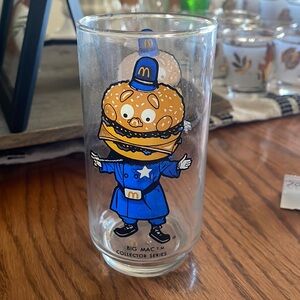 Vintage 1977 McDonald’s Big Mac Police Glass collector series